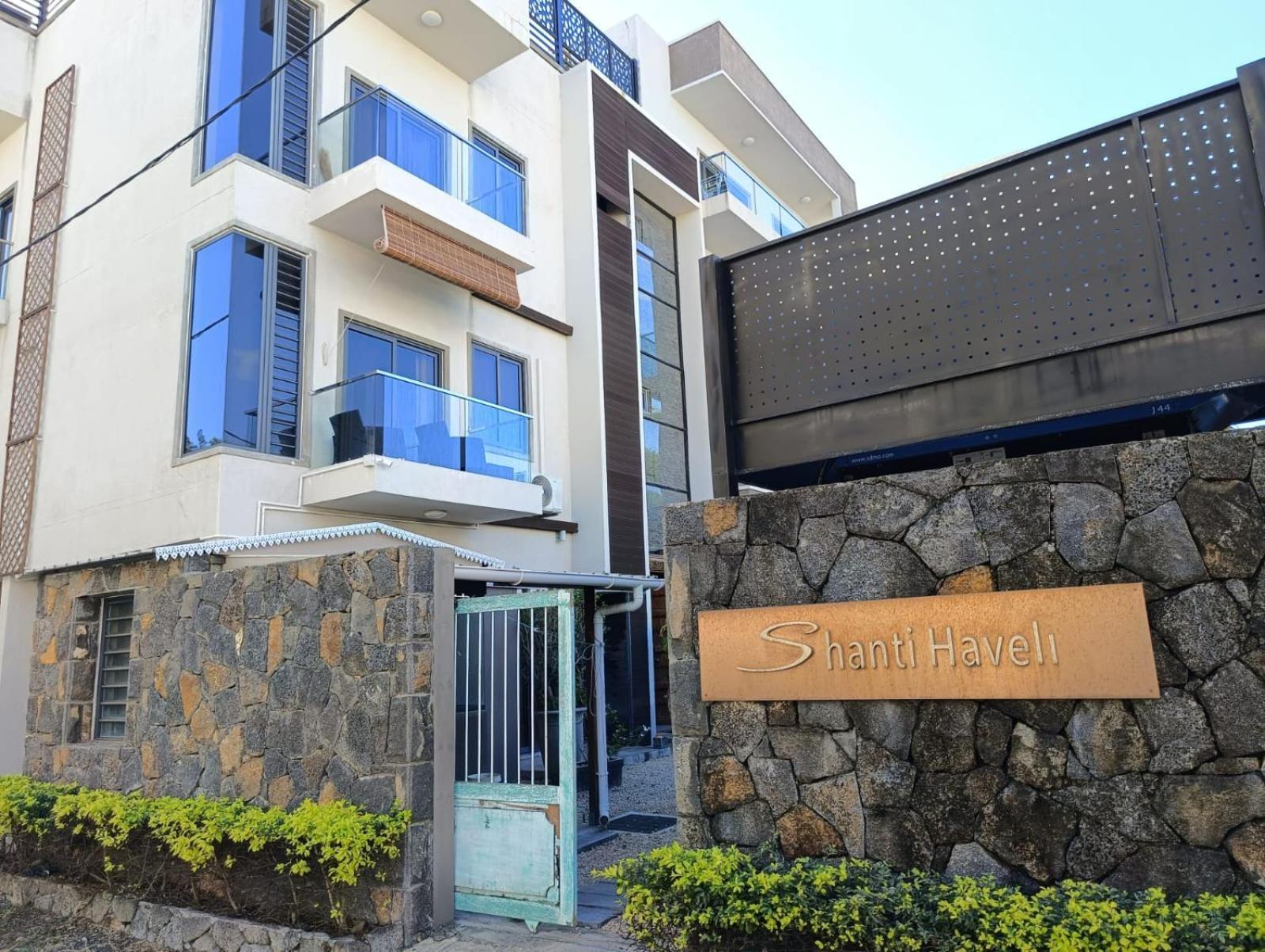Newly Renovated Studio Apartment With Rooftop Pool, Few Steps To The Beach Flic-en-Flacq 部屋 写真