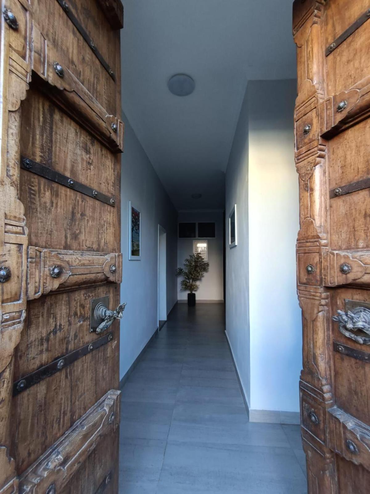 Newly Renovated Studio Apartment With Rooftop Pool, Few Steps To The Beach Flic-en-Flacq エクステリア 写真