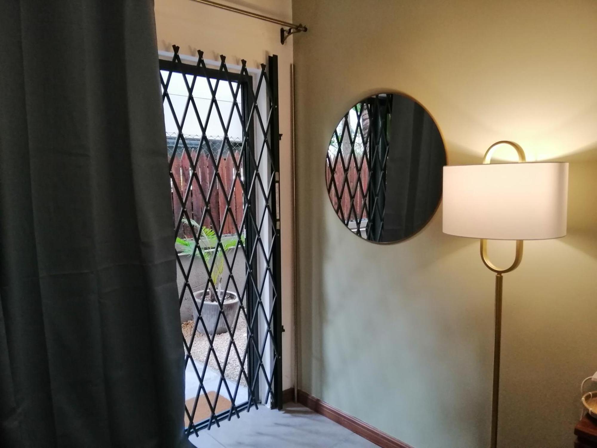 Newly Renovated Studio Apartment With Rooftop Pool, Few Steps To The Beach Flic-en-Flacq エクステリア 写真