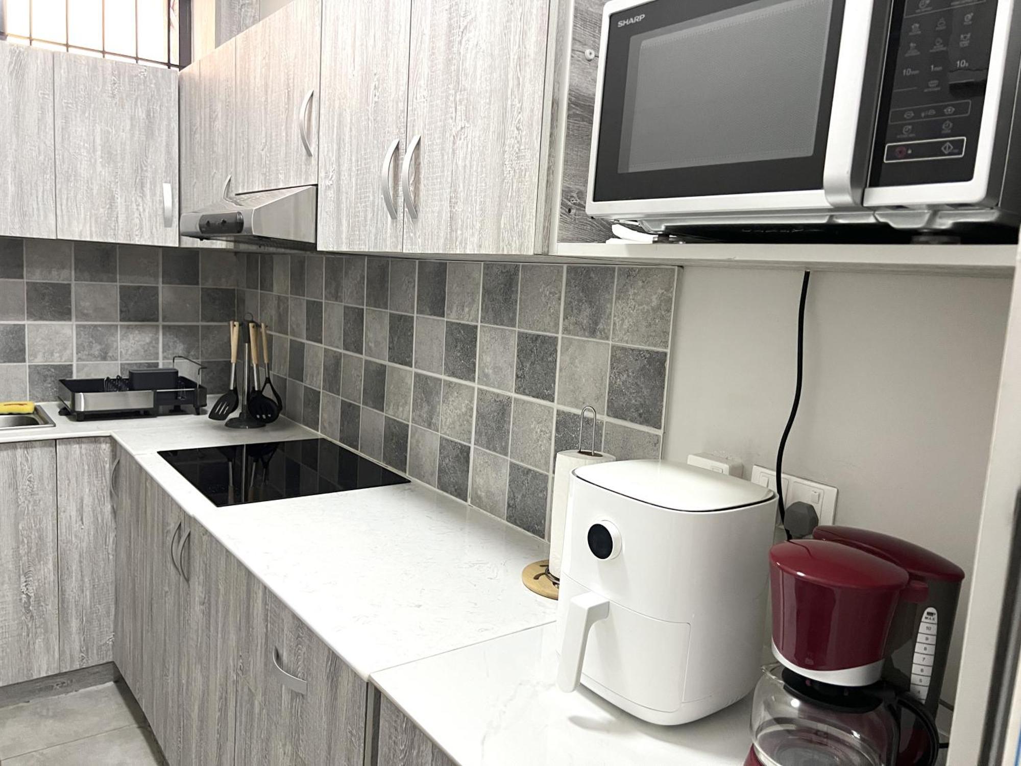 Newly Renovated Studio Apartment With Rooftop Pool, Few Steps To The Beach Flic-en-Flacq エクステリア 写真