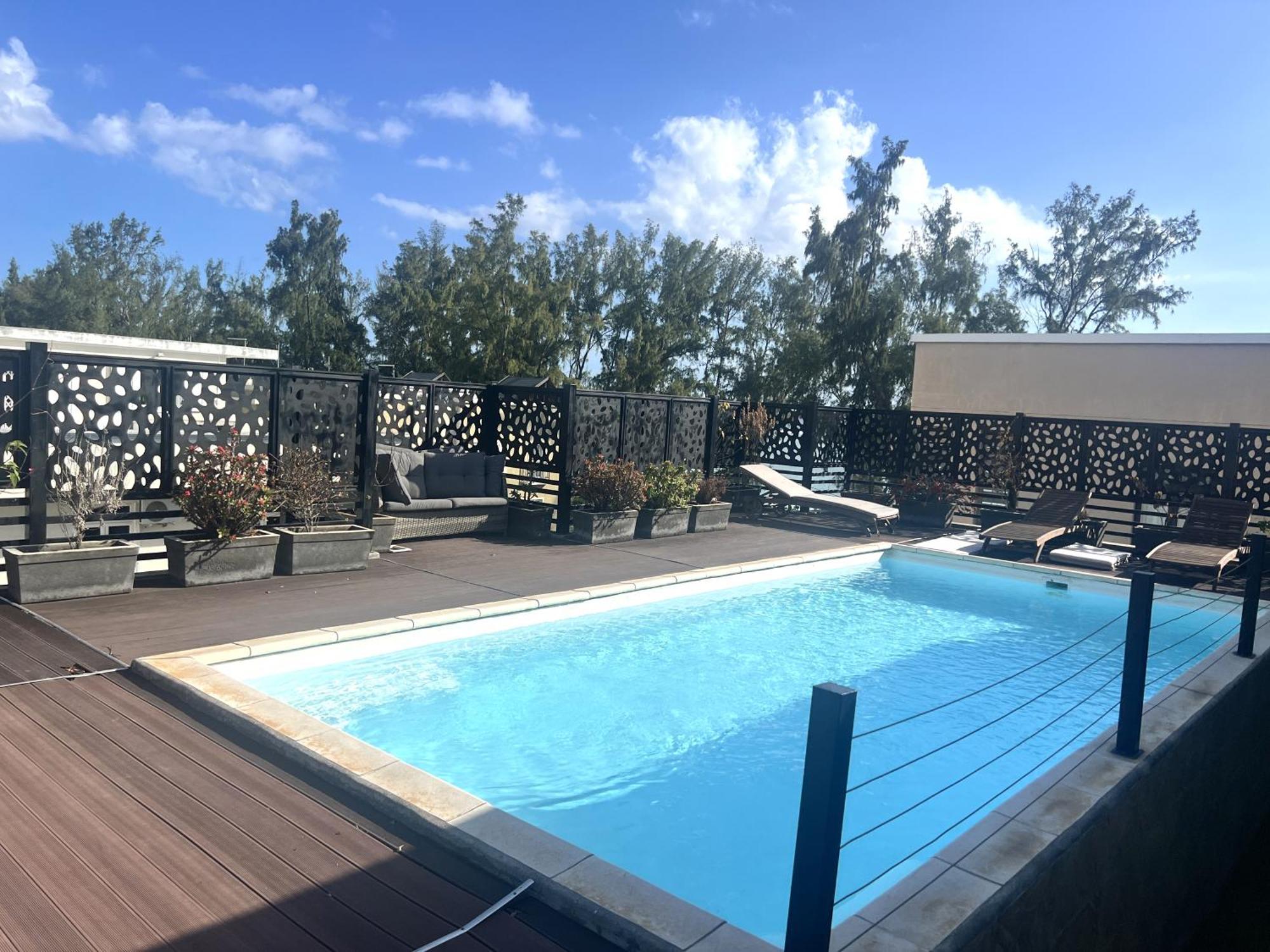 Newly Renovated Studio Apartment With Rooftop Pool, Few Steps To The Beach Flic-en-Flacq エクステリア 写真