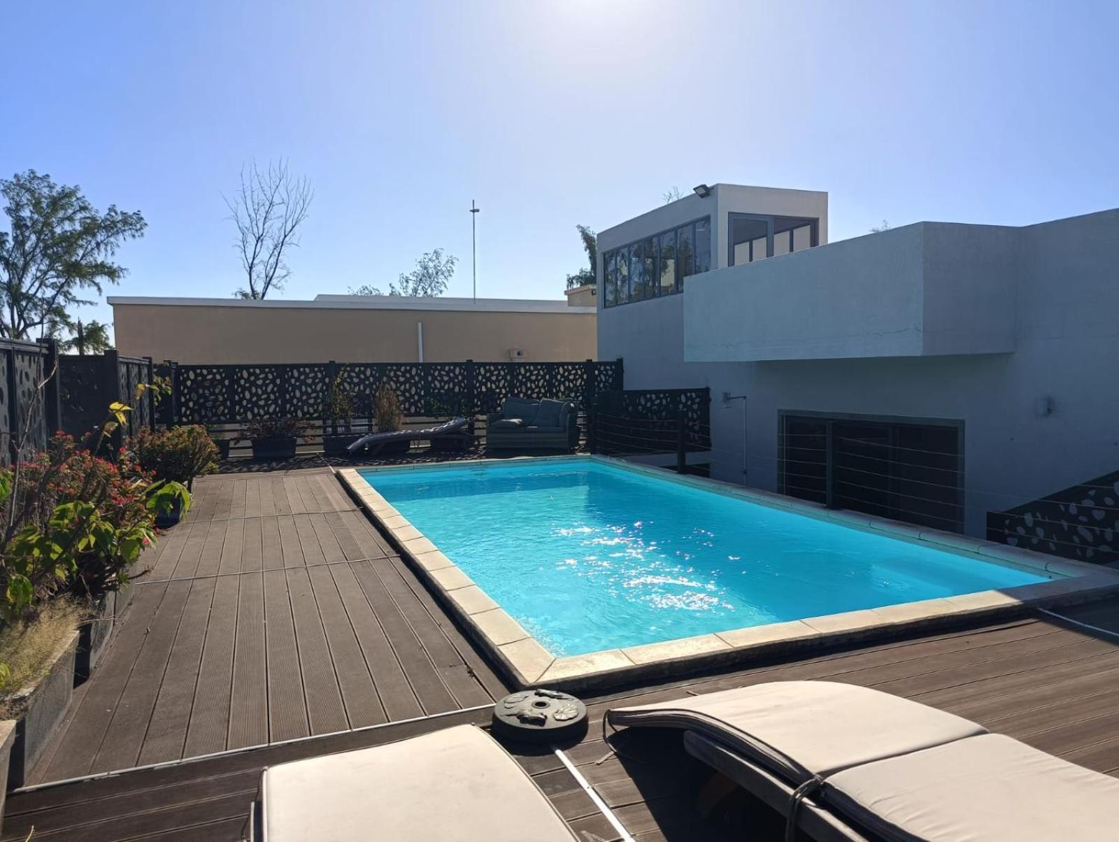 Newly Renovated Studio Apartment With Rooftop Pool, Few Steps To The Beach Flic-en-Flacq 部屋 写真