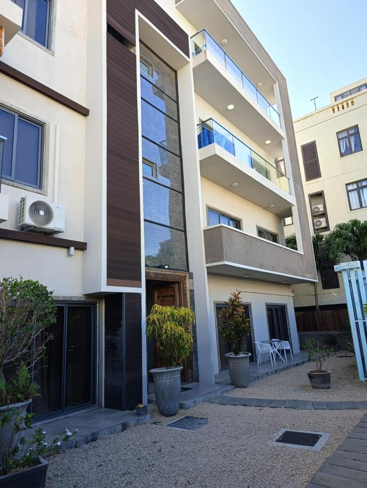 Newly Renovated Studio Apartment With Rooftop Pool, Few Steps To The Beach Flic-en-Flacq 部屋 写真